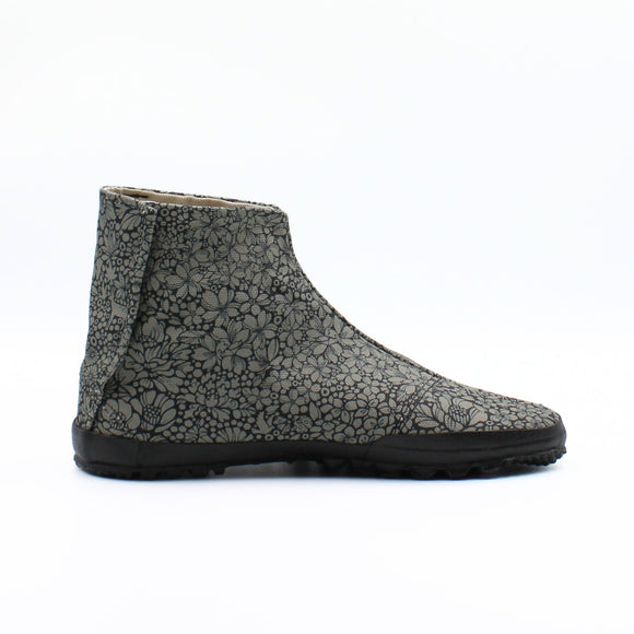 Right side of black Tabi Shoes " BLOSSOM "