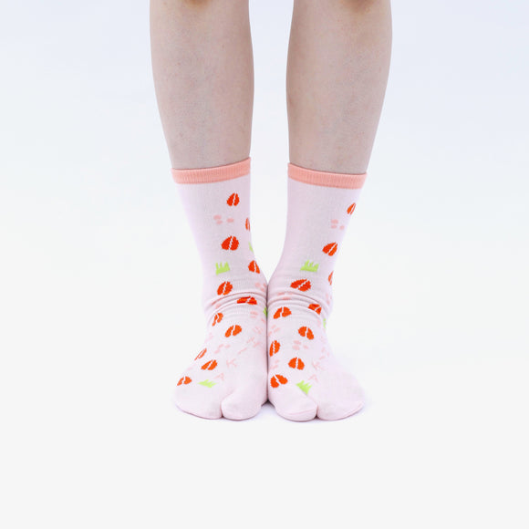 Person wearing long pink Tabi Socks " Shika-no Ashiato ", front view