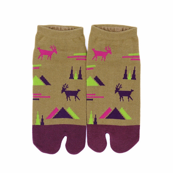Front view of short khaki Tabi Socks " Mikasayama "