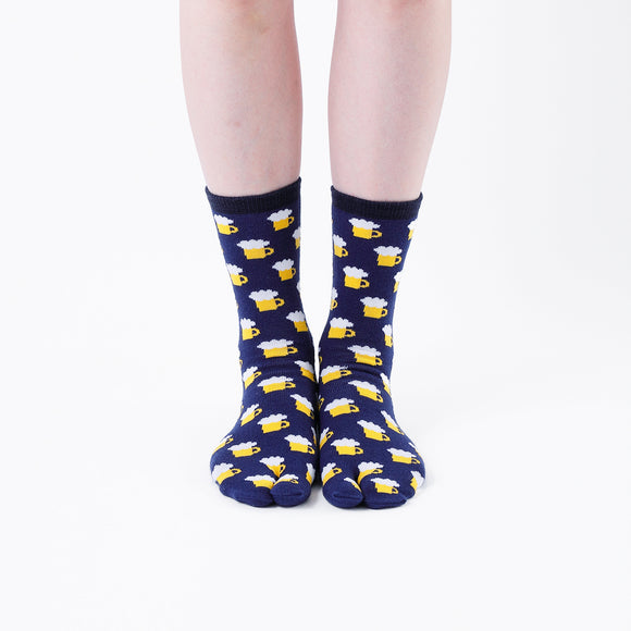 Person wearing short navy Tabi Socks " Beer ", right side view