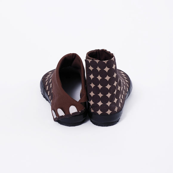 Back view of brown Tabi Shoes " PLANET "