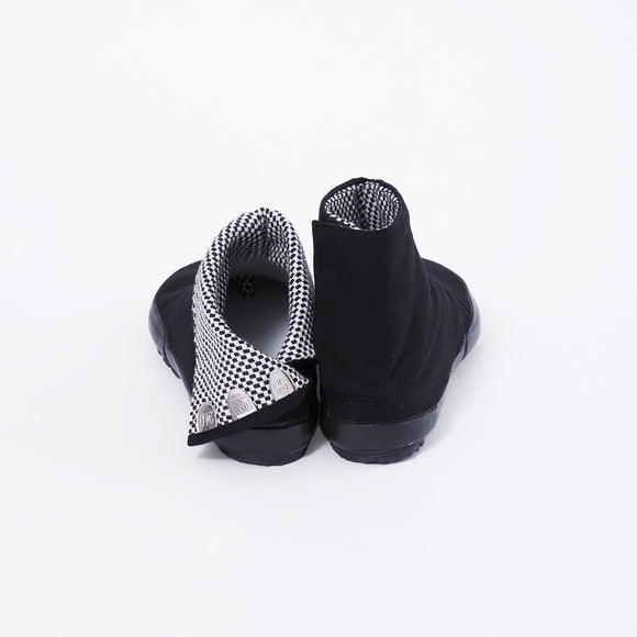 Back view of black Tabi Shoes " SASHIKOⅡ"