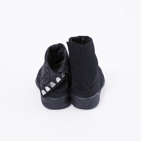 Back view of black Tabi Shoes " KAMON "